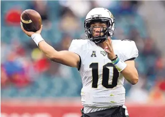  ?? RICH SCHULTZ/AP FILE ?? Central Florida quarterbac­k McKenzie Milton leads an offense that averaged 49.4 points a game. He says the Knights want to send a message that they can play with anybody.