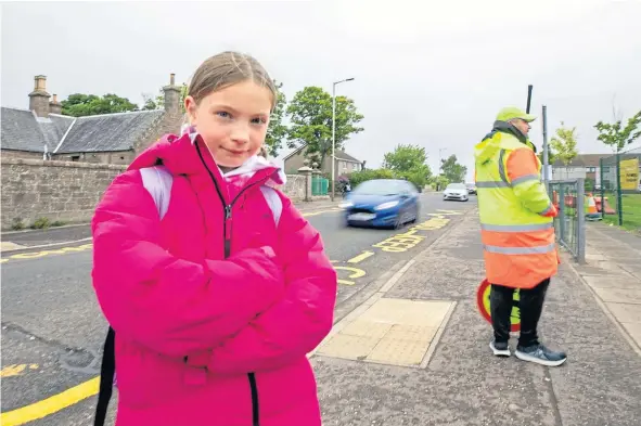  ?? ?? Warddykes Primary School road safety campaigner Lily Souter with lollipop man Steven Sterricks.