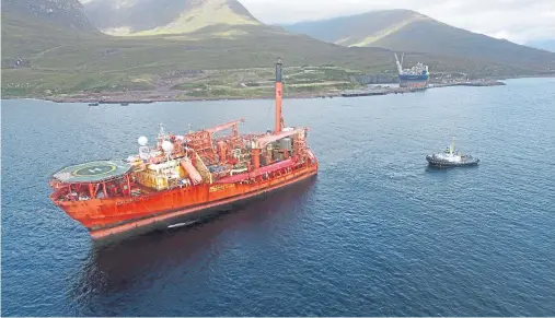  ??  ?? SIGNIFICAN­T ARRIVAL: The Banff fpso arrives at Kishorn Port where it will remain until its owners decide on a suitable dismantlin­g location