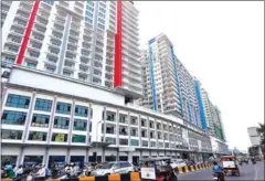  ?? SRENG MENG SRUN ?? Motorists pass one of Olympia City’s newly completed condominiu­m towers.