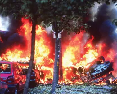  ?? AP ?? En el atentado fueron asesinados el juez Querol, su chófer y escolta y un conductor de autobús