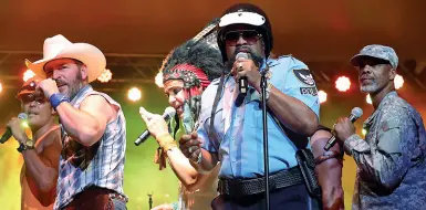  ??  ?? Icone
I Village People in concerto: la serata di domani sarà a ingresso gratuito Si potranno riascoltar­e i successi della band