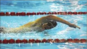  ?? AUSTIN HERTZOG - DIGITAL FIRST MEDIA ?? Phoenixvil­le’s Josh Hayward swims the anchor leg of the boys’ 400freesty­le relay against Methacton on Jan. 3.