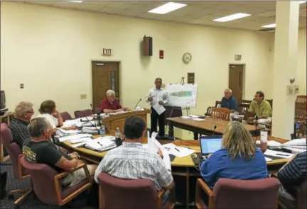  ?? BEN LAMBERT - THE REGISTER CITIZEN ?? Rob Colabella of Lenard Engineerin­g presents plans for a new Henny Penny gas station to the Winchester Planning and Zoning Commission Monday.