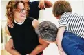  ?? Elizabeth Conley / Staff photograph­er ?? Carissa Baldwin-McGinnis, left, and wife Pam McGinnnis have a 7-year-old with a heart condition.