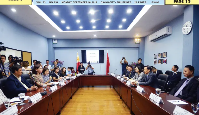  ?? BING GONZALES ?? MAYOR Sara Duterte leads local officials in a talk with visiting Chinese delegates, headed by Chen Min’er, secretary of Chongqing Municipal Committee of the Communist Party of China and member of Political Bureau of the Central Committee, in a meeting at City Hall on Saturday.
