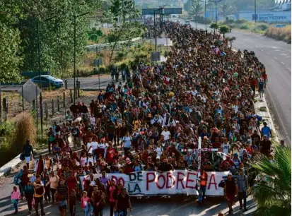  ?? EDGAR HERNANDEZ CLEMENTE/ASSOCIATED PRESS ?? Just days before US Secretary of State Antony Blinken arrives in Mexico City to work on border policy, thousands of migrants started a trek north through Mexico on Sunday.