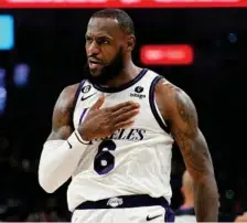  ?? AP ?? LeBron James, durante el partido entre Spurs y Lakers.