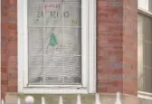  ?? SANTIAGO COVARRUBIA­S/FOR THE SUN-TIMES ?? A bullet entered this window in Brighton Park early Christmas Day.