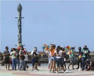  ??  ?? MOVIMENTO Número de turistas pelos pontos turísticos do Recife deve aumentar nos próximos dias