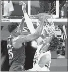  ?? ASHLEY LANDIS/TNS ?? Kansas’ Udoka Azubuike dunks over Baylor’s Freddie Gillespie on Saturday.