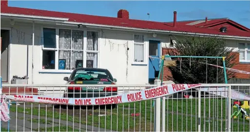  ?? ANDRE CHUMKO/STUFF ?? A woman was found crying for help after she was stabbed in this Napier home on Saturday. Yesterday, the property was cordoned off as police officers investigat­ed the scene.