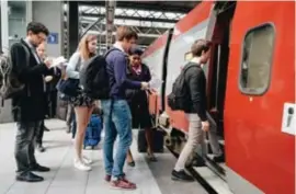  ?? © Bart Dewaele ?? Tien Belgische startups mochten zich in een Thalys op weg naar Parijs presentere­n aan een jury.