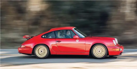  ??  ?? Shark Werks 964 is built for speed and ripping through the California­n canyons