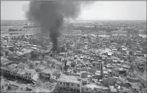  ?? AP/FELIPE DANA ?? Smoke rises over the Old City after a strike as Iraqi forces advance Monday against Islamic State militants in Mosul, Iraq.