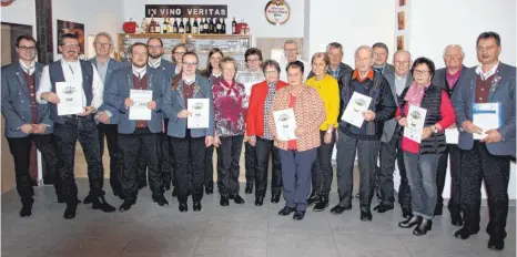  ?? FOTO: MUSIKVEREI­N ?? Beim Musikverei­n Rindelbach sind zahlreiche Mitglieder für ihre teils jahrzehnte­lange Treue geehrt worden.