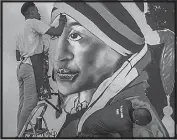  ?? [ Foto: Mujahid Safodien/AFP] ?? Soweto dieser Tage: Graffiti-Künstler porträtier­en Winnie Mandela.