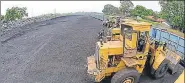  ?? CHANDAN PAUL/HT PHOTO ?? ■
Stranded vehicles near Rajapur BNR siding during the second day of strike, in Dhanbad on Friday.