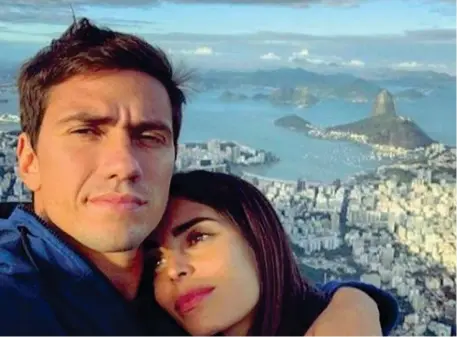  ??  ?? A Rio
Luigi Berlusconi e Federica Fumagalli, entrambi 31 anni, hanno messo su Instagram una loro fotografia scattata dal Corcovado di Rio de Janeiro. L’annuncio del loro matrimonio è stato pubblicato online sull’Albo pretorio del Comune di Milano: le nozze si celebreran­no entro sei mesi