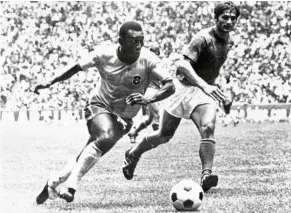  ??  ?? Unforgetta­ble: Pele (left) dribbling past Italian defender Tarcisio Burgnich in the 1970 World Cup final in Mexico City. — aFP