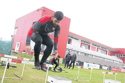  ?? @independie­nte ?? Una buena para el DT Julio Falcioni: el goleador Silvio Romero pudo quedarse