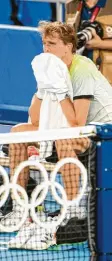 ?? Foto: dpa ?? Alex Zverev rang nach seinem Sieg über Djokovic mit den Tränen.