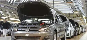  ?? FABIAN BIMMER/REUTERS FILE PHOTO ?? Some Volkswagen­s could have software that only turns on full pollution controls during official emissions testing.