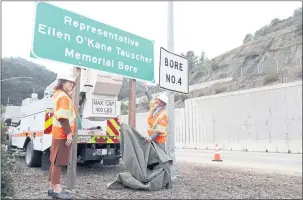  ?? ARIC CRABB — STAFF PHOTOGRAPH­ER ?? State Sens. Nancy Skinner, left, and Steven Glazer display the road sign renaming the fourth bore of the Caldecott Tunnel the “Representa­tive Ellen O’Kane Tauscher Memorial Bore” on Nov. 15.