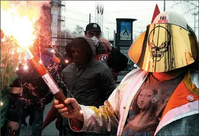  ?? AP/CHRISTIAN LUTZ ?? Steelworke­rs from ArcelorMit­tal demonstrat­e Wednesday in Strasbourg, France. Workers from Belgium, Luxembourg and France were protesting against job cuts as ArcelorMit­tal presented its quarterly earnings report.