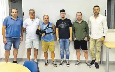  ?? MEDITERRÁN­EO ?? Representa­ntes de las seis asociacion­es taurinas de la Comunitat tras la reunión mantenida el jueves en Castelló.