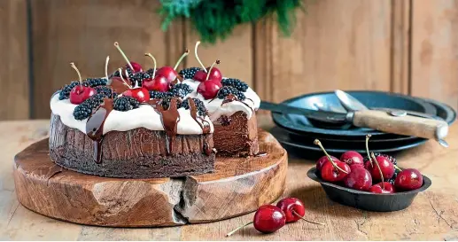  ?? SARAH TUCK ?? The Christmas chocolate berry cherry cheesecake looks festive and tastes delicious.