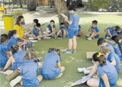  ?? CÓRDOBA ?? Alumnos del colegio Séneca en una actividad de final de curso en el huerto del centro.