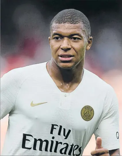  ?? FOTO: AP ?? Mbappé vuelve a sonar con fuerza para ser el gran golpe del Real Madrid en los últimos días del mercado de fichajes