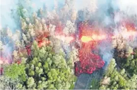  ??  ?? Lava već danima izbija na površinu na havajskom Velikom otoku