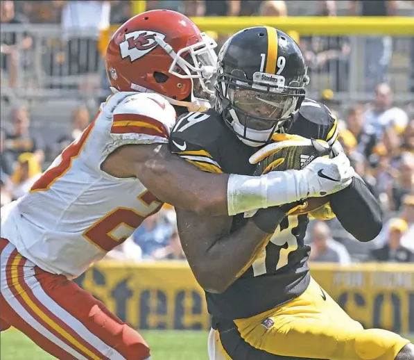  ?? Peter Diana/Post-Gazette ?? JuJu Smith-Schuster had a career-best 13 receptions for 121 yards and a touchdown. Kansas City’s Kendall Fuller tackles him.