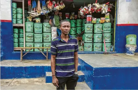  ?? Foto: Christian Putsch ?? Der Nigerianer Isaac hat seinen Traum von Europa aufgegeben. Auf der Flucht wurde er in Libyen entführt, gefoltert und inhaftiert.