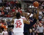  ?? PAUL VERNON — THE ASSOCIATED PRESS ?? Illinois’ Trent Frazier, right, puts up a shot against Ohio State’s Keyshawn Woods and forward Luther Muhammad on Feb. 14 in Columbus.