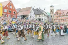  ?? FOTO: RALF LIENERT ?? Die Corona-Pandemie verhindert auch heuer Großverans­taltungen in der Region: Die Verantwort­lichen des Memminger Historiens­pektakels „Wallenstei­n“(rechts) haben die Festspiele bereits auf 2022 verschoben.