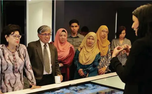  ??  ?? Dani Michaux briefing UNIMY board of governors member Datuk Maznah Abdul Jalil, Khairuddin Ab Hamid
and other senior staff of UNIMY at KPMG.