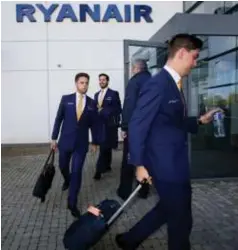  ??  ?? © afp Het snoeien in het winteraanb­od moet het personeel van Ryanair de mogelijkhe­id geven om vakantie op te nemen.