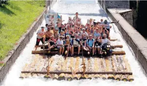  ?? FOTO: FOTO: BERND F. MEIER ?? Höhepunkt für die Touristen sind die Floßrutsch­en.