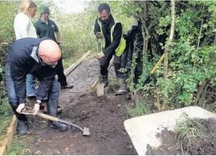  ??  ?? ●●Hopwood Hall College students have been helping Rochdale Council’s Green Volunteers