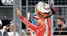  ?? RONALD WITTEK/EFE ?? Pole. Vettel festeja com fãs a primeira posição no grid