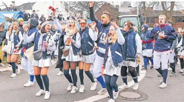  ?? ARCHIVFOTO: JÜRGEN LAASER ?? Impression vom Rosenmonta­gszug im vergangene­n Jahr.