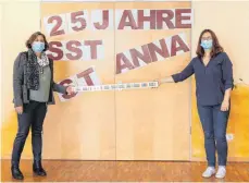  ?? FOTO: STIFTUNG LIEBENAU ?? 25 Jahre Sozialstat­ion St. Anna Hohentenge­n-Mengen-Scheer sind ein Grund zum Feiern: Sandra Adelberger und Katrin Reiner.