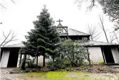  ??  ?? Hat eine interessan­te Geschichte: Die Kirche stand früher in Steinfeld und wurde 1982 wieder aufgebaut.