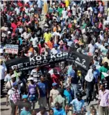  ?? F.E. ?? Cientos de hatianos marcharon ayer en la capital haitiana.