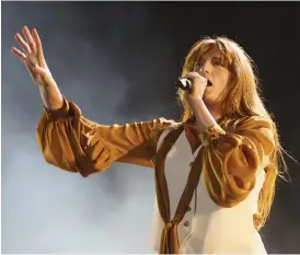  ?? Bild: JACK PLUNKETT ?? MUSIKALISK HÖJDPUNKT. Florence Welch imponerar på sitt nya album.