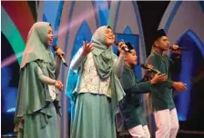  ?? — AFP ?? This photograph shows high school teens performing live on the television show ‘Syiar Anak Negeri’ in Jakarta.