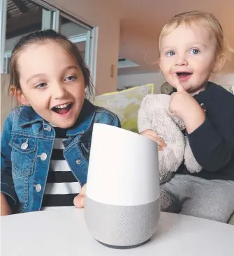  ?? Picture: RICHARD GOSLING ?? Charlie Starling, 6, and Lexi Starling, 2, try out the Google Home device.